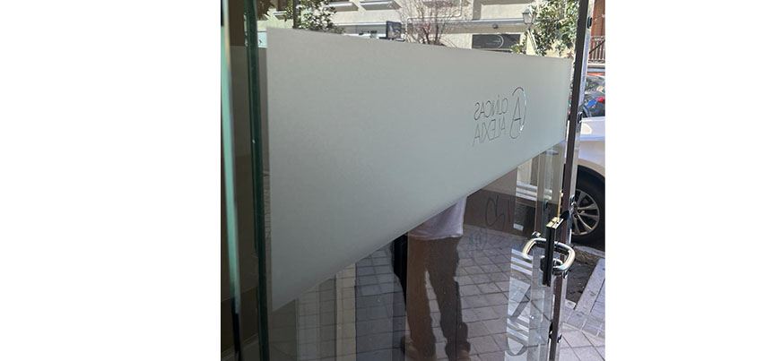 vinilo traslúcido en puerta
